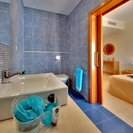 Villa Aqua